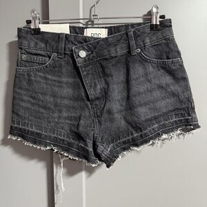 NWT Urban Outfitters BDG Women Button Raw Hem Denim A-Line Shorts Black 25